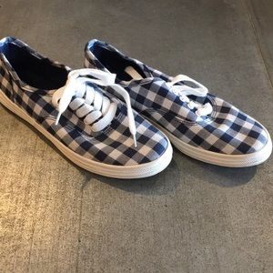 ✨Mossimo Tennies - 7 - EUC✨